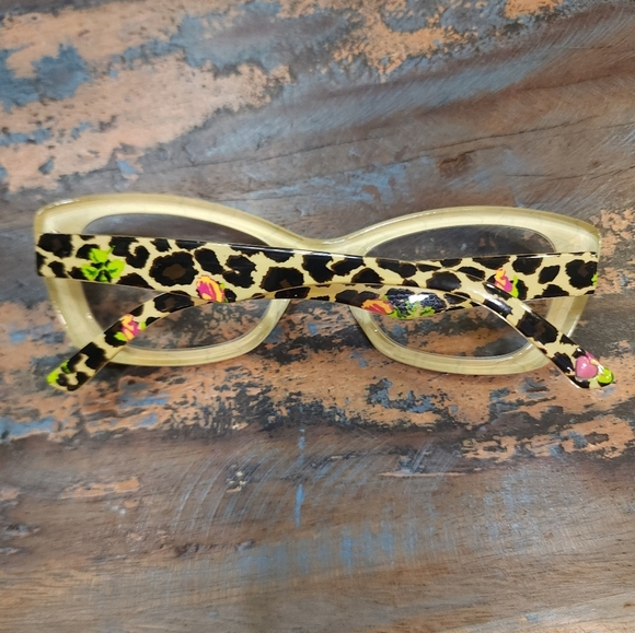 Betsy johnson readers 1.50 - Picture 2 of 4